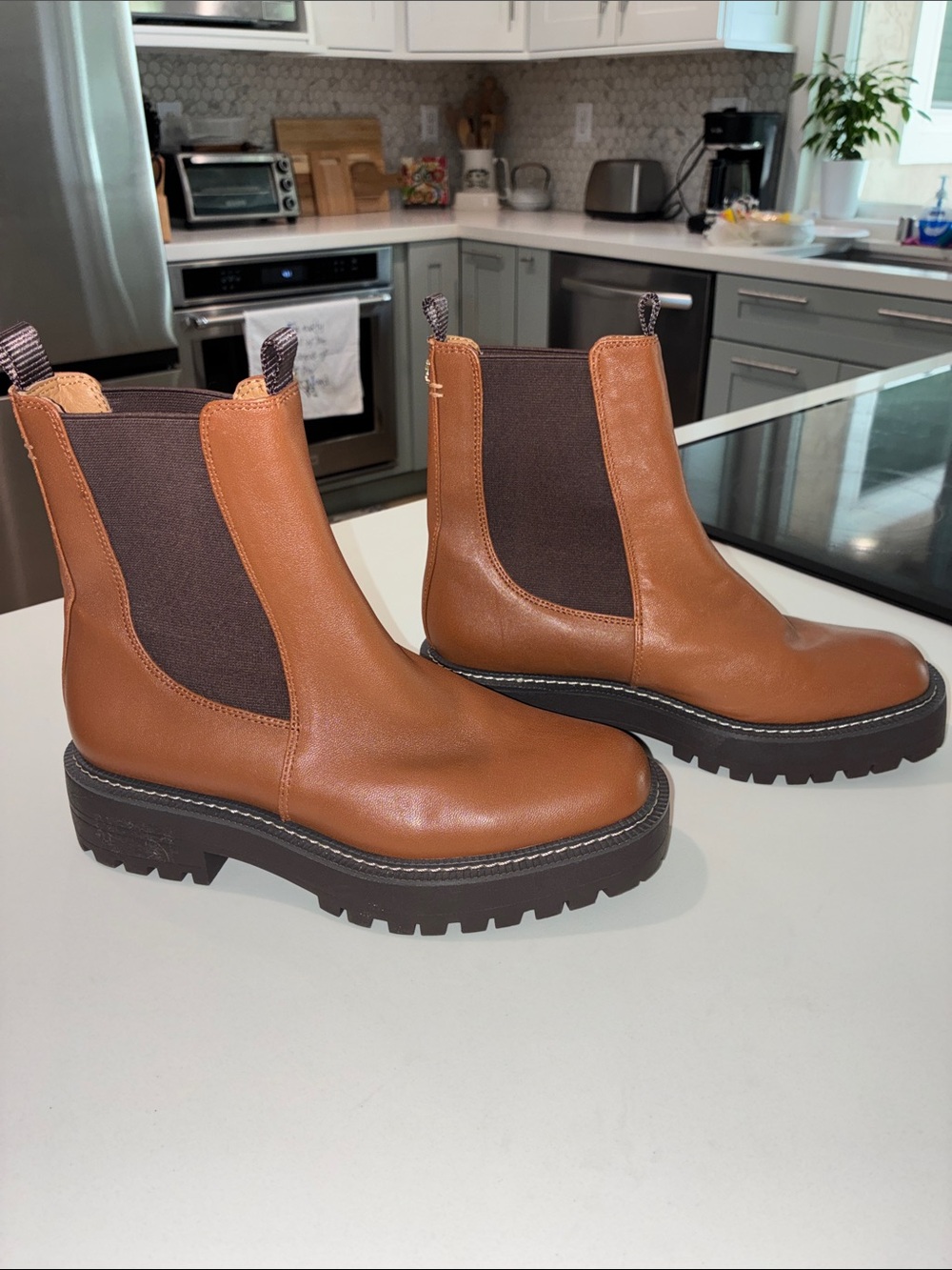 SAM EDELMAN NWOT Women’s Stylish Pull On Carmel Brown Chelsea Lug Boots Size 8. - Picture 3 of 12
